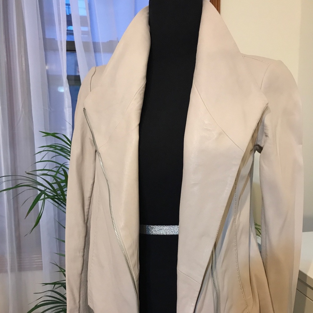 Vince leather jacket in cream size XS